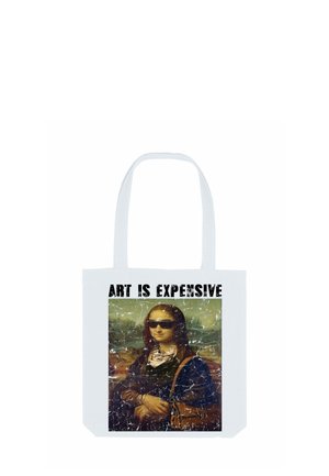Weiße Tragetasche mit einem verwaschenen, bedruckten Bild einer Frau mit Sonnenbrille und dem überlagerten Text "KUNST IST TEUER" in fetter schwarzer Schrift.