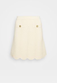 Jupe crème longueur genou avec un motif ondulé texturé, un ourlet festonné et des accents à double bouton doré sur les poches avant au niveau des hanches.