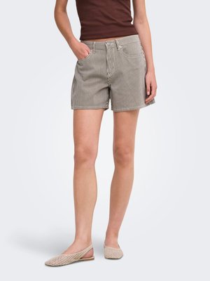 ONLY SHORTS ONLVOX MID WAIST LOOSE FIT SHORTS - Shorts vaqueros - cloud dancer