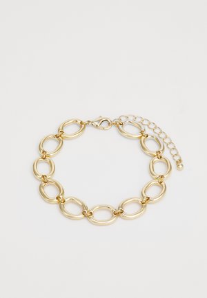 Gullkjedet armring med ovale lenker, polert finish og justerbar kjedelukking for størrelsesvariasjon. Glatt tekstur, minimalistisk design.