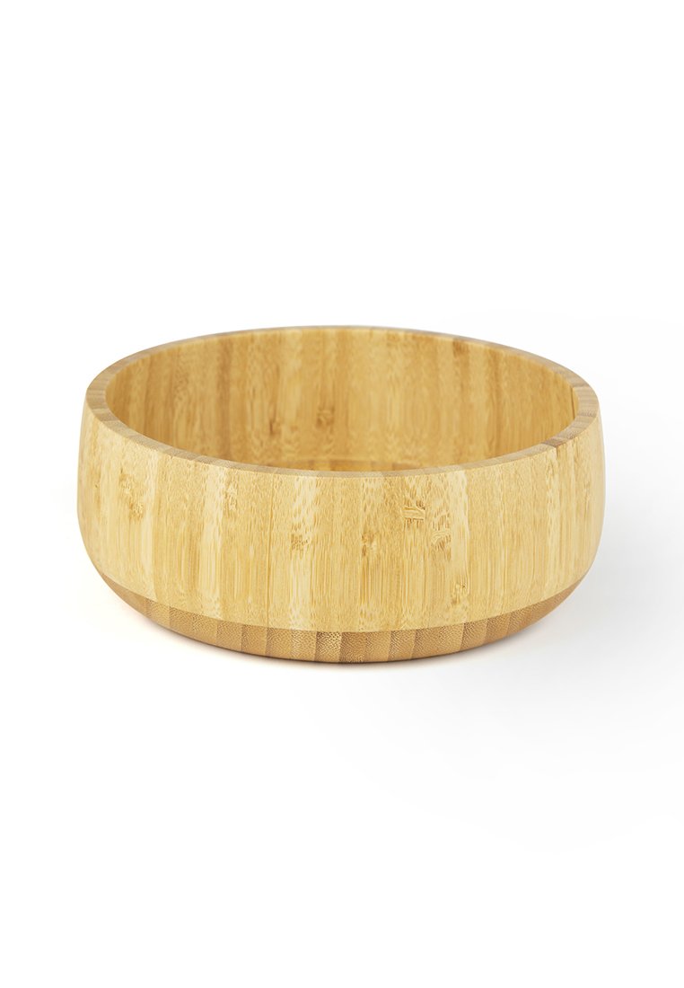 Runde Bambusschale mit glatten Seiten und natürlicher Holzmaserung, leer vor einem weißen Hintergrund.