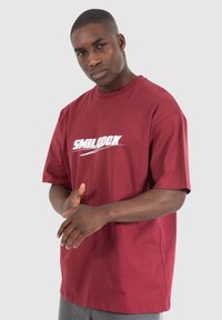Smilodox BLAKE - Camiseta estampada - bordeaux