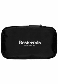 Sort lynlås pung med tekstureret overflade, prydet med et fremtrædende hvidt logo med teksten "Resteröds" og "ETABLERT 1935" på forsiden.