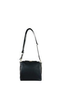 Borsa a tracolla in pelle nera con un design strutturato, tracolla regolabile, hardware in tonalità oro e chiusura superiore con zip. Texture liscia, accenti minimi.
