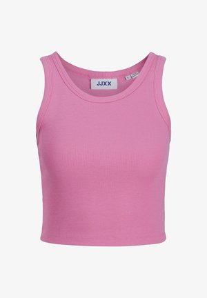 Top tank de color rosa con canalé, cuello redondo y amplios escotes, con un diseño recortado y una etiqueta visible en el interior.
