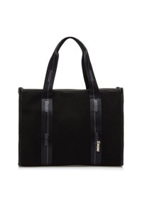 Borsa tote rettangolare nera con texture a rete e due manici neri con logo che si estendono dall'alto verso il basso.