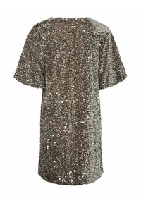 Bronzové šaty s flitry a krátkými rukávy, které mají volný střih a strukturovaný povrch vytvořený mnoha odrazivými flitry.