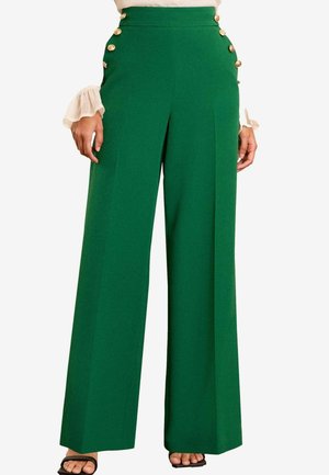 Grüne, weit geschnittene Hose mit hoher Taille, versehen mit goldenen Knopfakzenten an den Seiten, aus einem glatten Stoff mit strukturierter Passform.