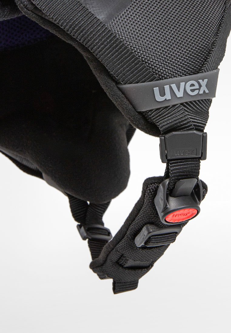 Schwarzer Helmriemen mit uvex-Branding, ausgestattet mit einer strukturierten Oberfläche, einem verstellbaren Schnallenverschluss und einem roten Akzentknopf, entworfen für einen sicheren Sitz.