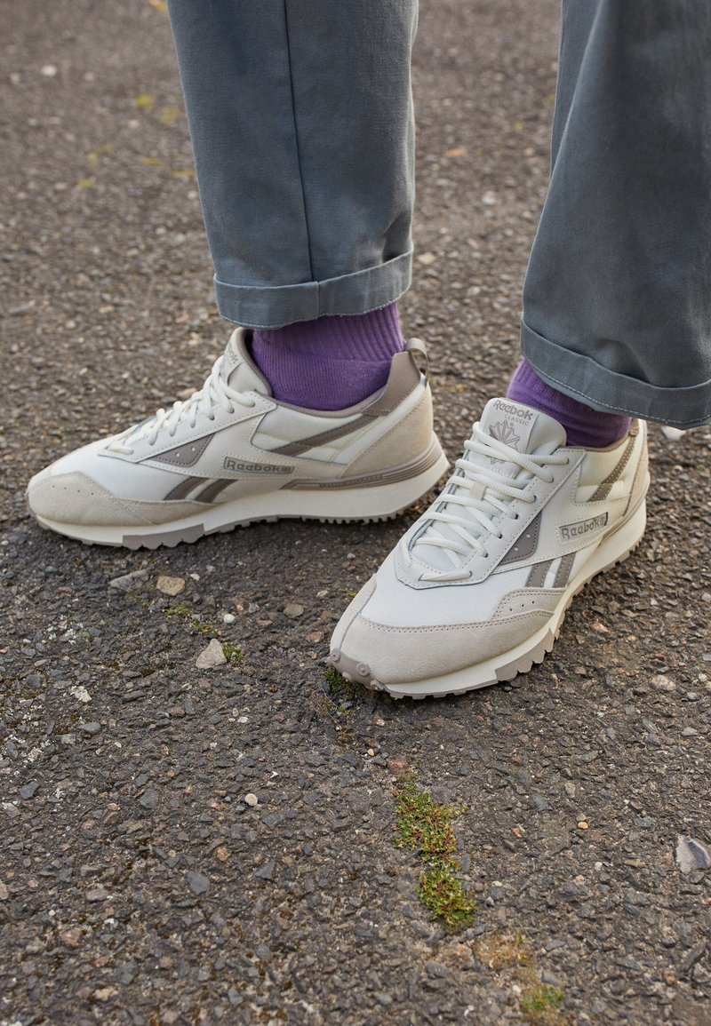 Reebok Classic LX2200 UNISEX Zapatillas - chalk/boulder grey/stucco/crema - Zalando.es