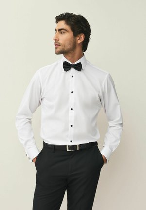 Skjorter - white textured black bow tie