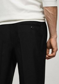 Mango Chino - black