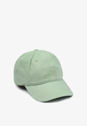 Lichtgroene honkbalpet met gebogen klep en geborduurd logo op het voorpaneel, getoond tegen een witte achtergrond.