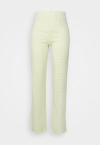 Calças de padrão xadrez amarelo claro, com um cós elástico e um design de perna larga. Textura suave, adequadas para uso casual.