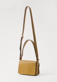 Lancel SMALL ANGELE - Ručna torba - mustard