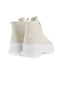 Blogger Botines con plataforma - beige