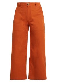 Oranje wijde broek gemaakt van katoen, met een knoopsluiting, twee vo zakken en een gladde textuur.