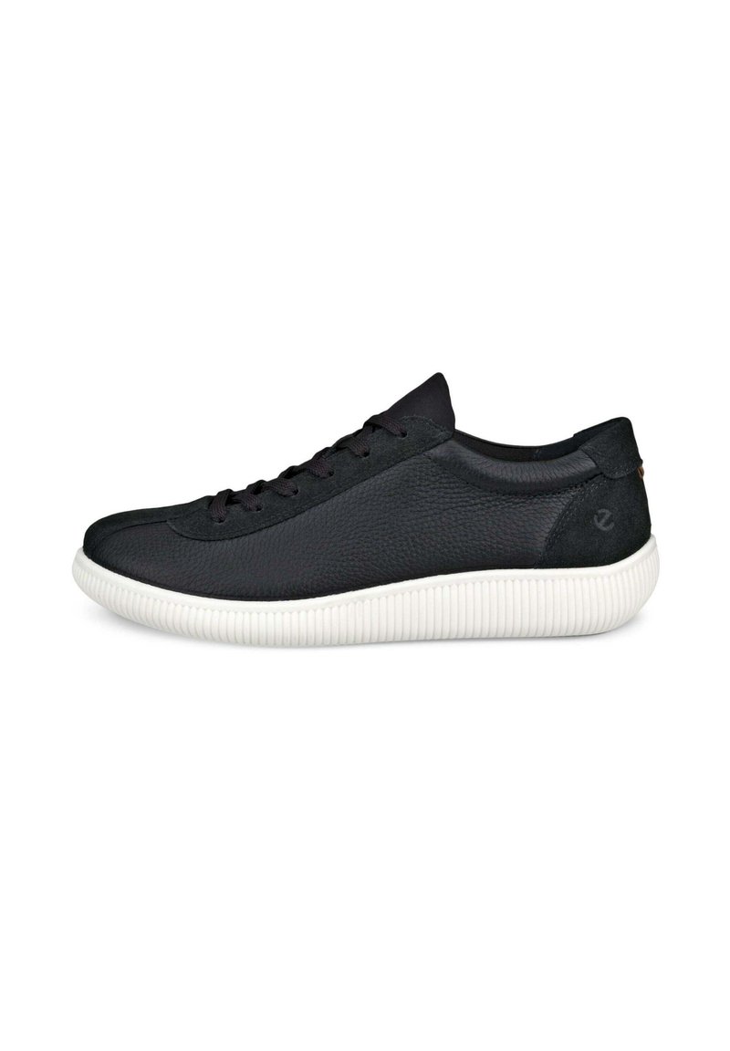 Sneaker in pelle nera con parte superiore testurizzata, design con lacci e suola in gomma bianca a contrasto con rilievi per una migliore trazione.