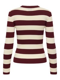 Pull en maille côtelée à manches longues, avec larges rayures horizontales bordeaux et crème, taille cintrée et col rond.