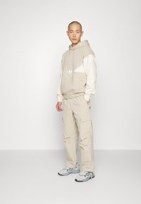 adidas Originals ESSENTIALS - Pantaloni cargo - beige