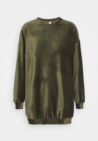 Pullover a coste verde oliva con maniche lunghe, scollatura rotonda e orlo arricciato. Tessuto morbido con strisce verticali.