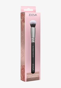 ZOEVA Gesichts-Pinsel in Schwarz mit silberner Ferrule, entworfen für Primer, Foundation und Contouring, präsentiert in einer rosa Box.