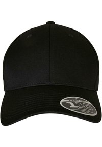 Căciulă neagră, ajustată, cu o vizieră curbată, fabricată dintr-un material texturat. Are un autocolant argintiu cu logo-ul Flexfit 110 pe margine.
