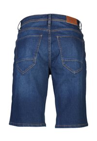 Shorts de mezclilla en azul oscuro, con un corte recto, diseño de cinco bolsillos y detalles de costura. Incluye una etiqueta de cuero marrón en la cintura.