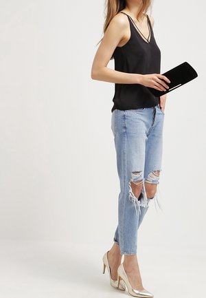 Buffalo, Pochette - black