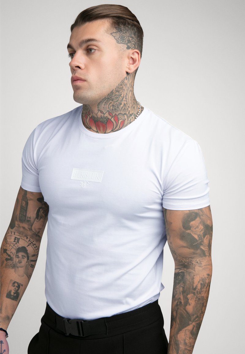SIKSILK EMBOSSED GYM TEE Camiseta básica