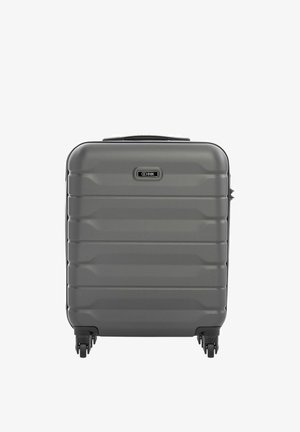 Twarda szara walizka z czterema obrotowymi kółkami i górnym uchwytem do przenoszenia, stojąca pionowo na białym tle.