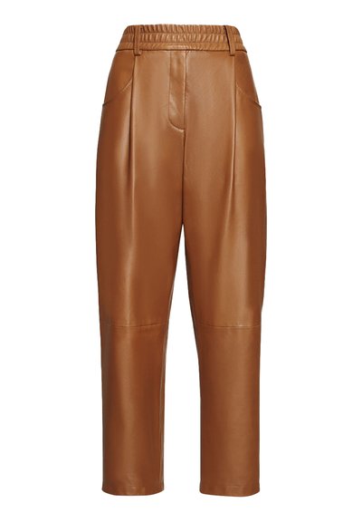 Brown leather trousers with an elastic waistband, featuring front pockets, a relaxed fit, and tapered legs. Smooth texture with pleat detailing.