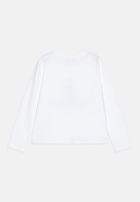 Long-sleeve white T-shirt made of cotton, featuring a round neckline and straight hem, with no additional patterns or hardware.