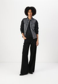 Calvin Klein Jeans SLEEVELESS LEAN SHIRT - Top - denim grey