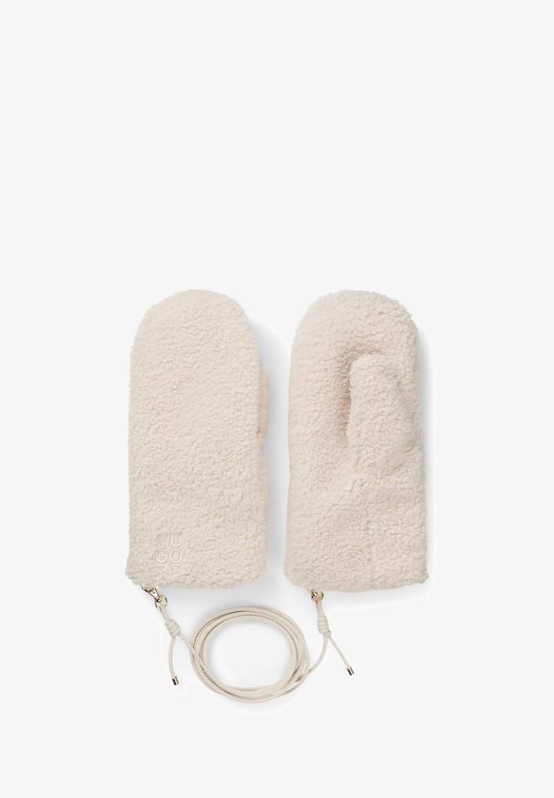 Mittens de fleece na cor creme com uma textura suave, apresentando um design laçado e um cordão preso a cada mitten. Logo da marca cosido em branco.