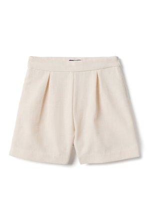 Shorts crema a vita alta con tessuto testurizzato, pieghe frontali e zip laterale nascosta, mostrati su sfondo bianco.