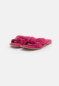 Tamaris Mules - fuxia