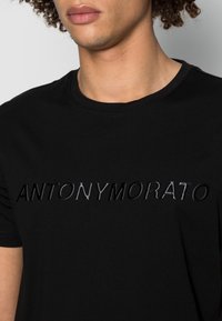 Antony Morato T-shirt estampada - black