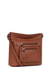 Borsa a tracolla in pelle marrone con due tasche frontali con zip, una texture morbida, hardware in tonalità dorata e una tracolla regolabile.