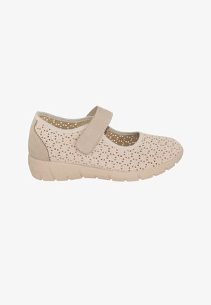 Zapato beige estilo Mary Jane con patrón triangular perforado, correa ajustable de velcro, suela acolchada y tacón bajo para mayor comodidad.