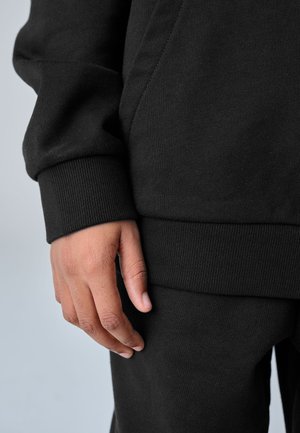 smALLSAINTS, REGULAR FIT - UNDERGROUND STRAIGHT CUFFED JOGGERS - Træningsbukser - black