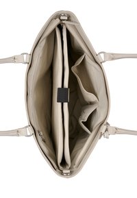 Sac à main en cuir beige avec deux compartiments principaux, un diviseur central et une fermeture éclair. L'intérieur présente une texture lisse et un équipement minimal.