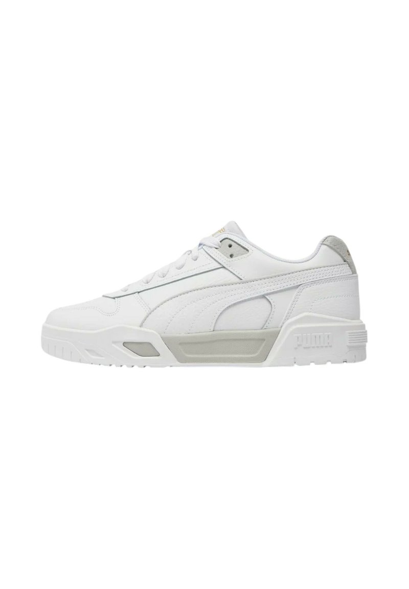 Sneakers bianchi con parte superiore in pelle, dettagli testurizzati in grigio chiaro, suola in gomma e dettagli sui pannelli laterali. Logo visibile sul tallone.