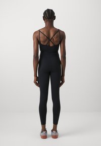 Stronger LIFT SHAPING POCKET - Sporta zāles kostīms - black