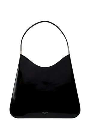 Sort skuldertaske i laklæder med buet topkant og tynd rem, lille hvid Saint Laurent Paris-logo nær bunden i midten.