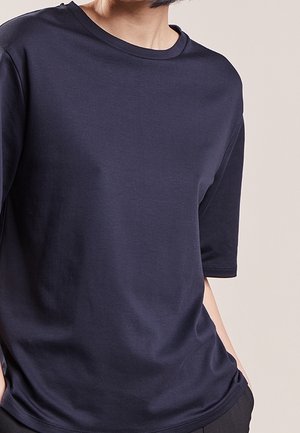 Navy blue short-sleeve t-shirt made of smooth fabric with a crew neckline and relaxed fit, featuring no additional patterns or accents.