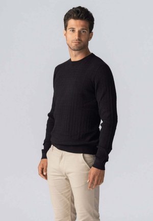 CABLE KNIT - Striktrøje - black