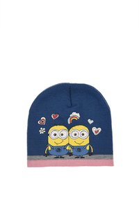Un berretto di lana blu presenta due minion cartoni animati con occhiali, circondati da cuori colorati, fiori e un design arcobaleno. Bordo rosa alla base.