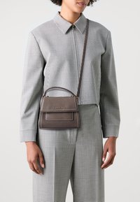 JOOP! Jeans SOLIDO CADY - Borsa a mano - dark brown