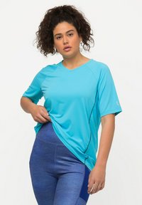 Ulla Popken UV-SCHUTZ 50+ V-AUSSCHNITT HALBARM - Jednoduché tričko - light blue